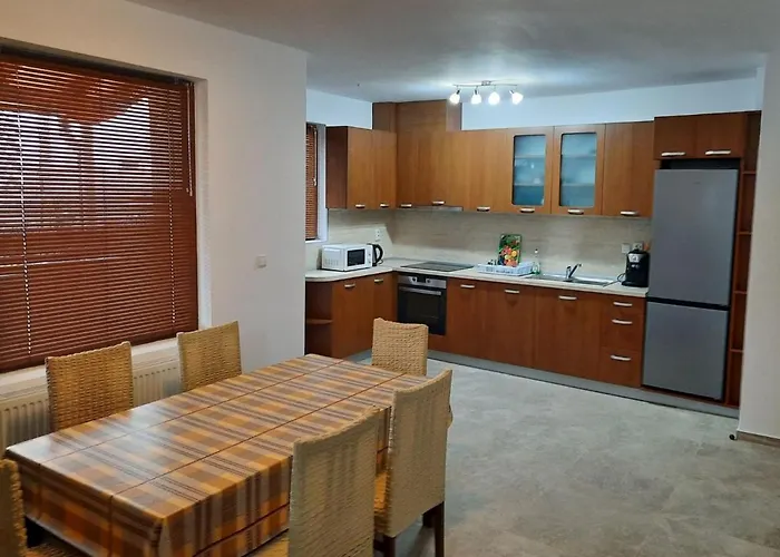 костови 招待所 3*